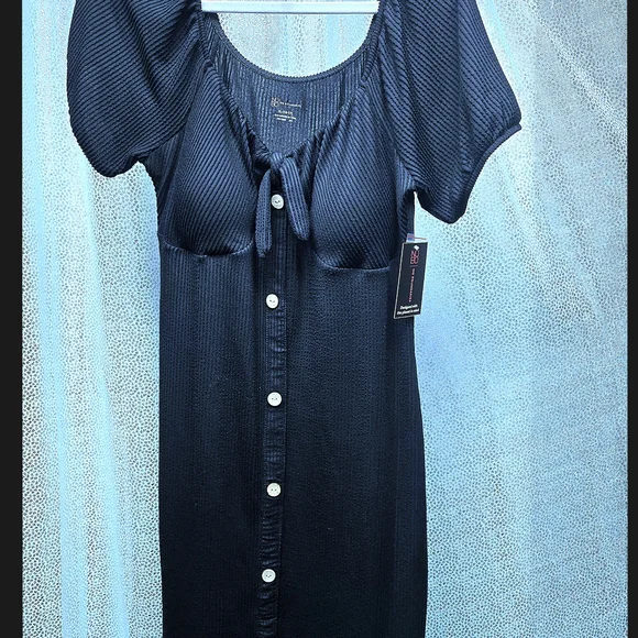 Elegant Black Midi Dress with Scoop Neck and Puff Sleeves - Picture 4 of 10